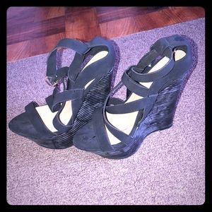 Black wedges